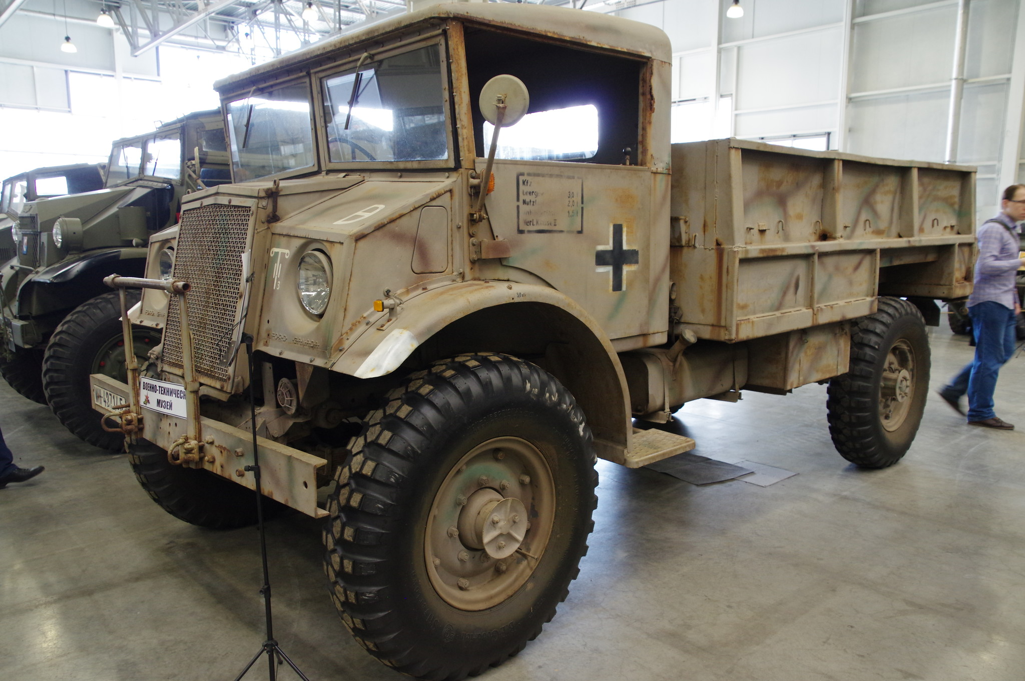 Автомобиль Ford F60L Canada (США) на Международной выставке исторической военной техники «Моторы войны» в МВЦ «Крокус Экспо»