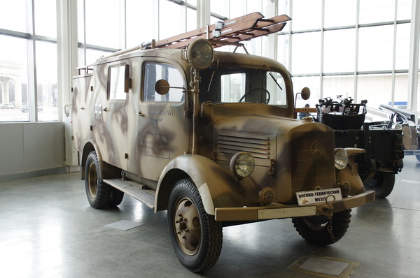 Автомобиль Mercedes Benz L1500S