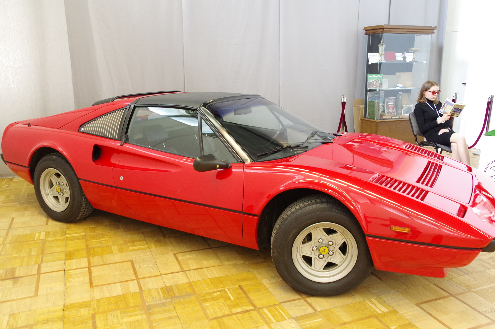 Автомобиль Ferrari 308 GTS Quattrovalvole 1983 года