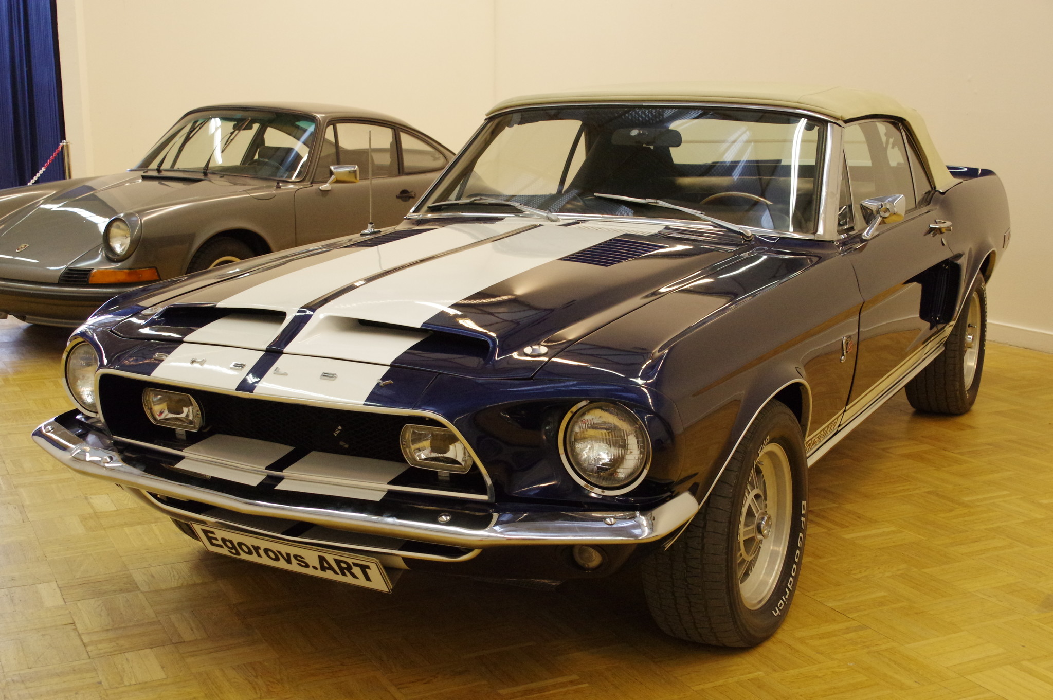 Автомобиль Ford Mustang Shelby Cobra GT500 KR Convertible