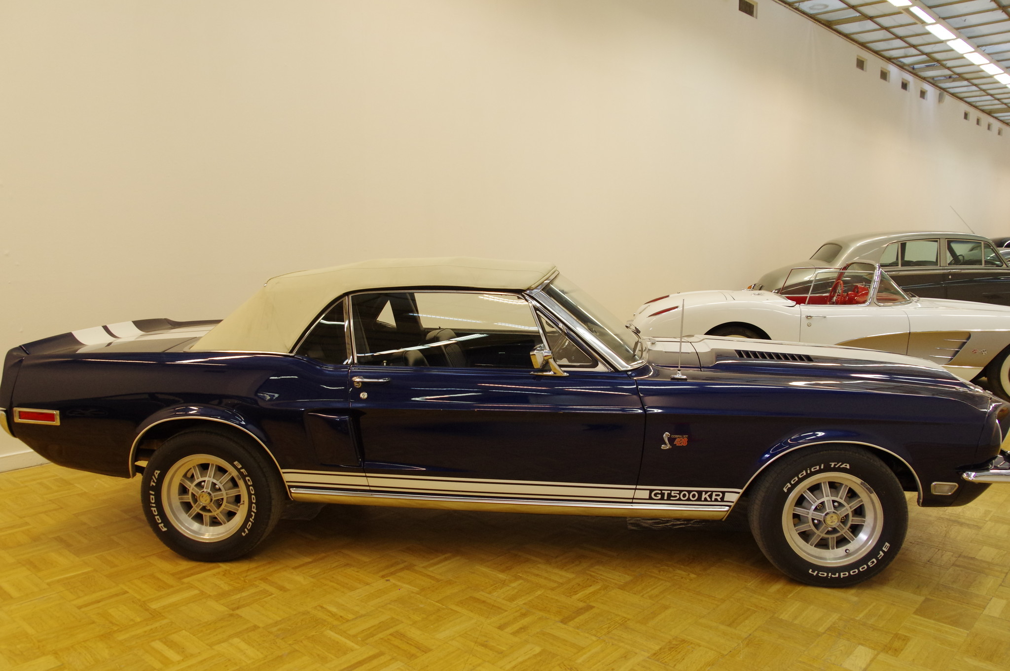 Автомобиль Ford Mustang Shelby Cobra GT500 KR Convertible