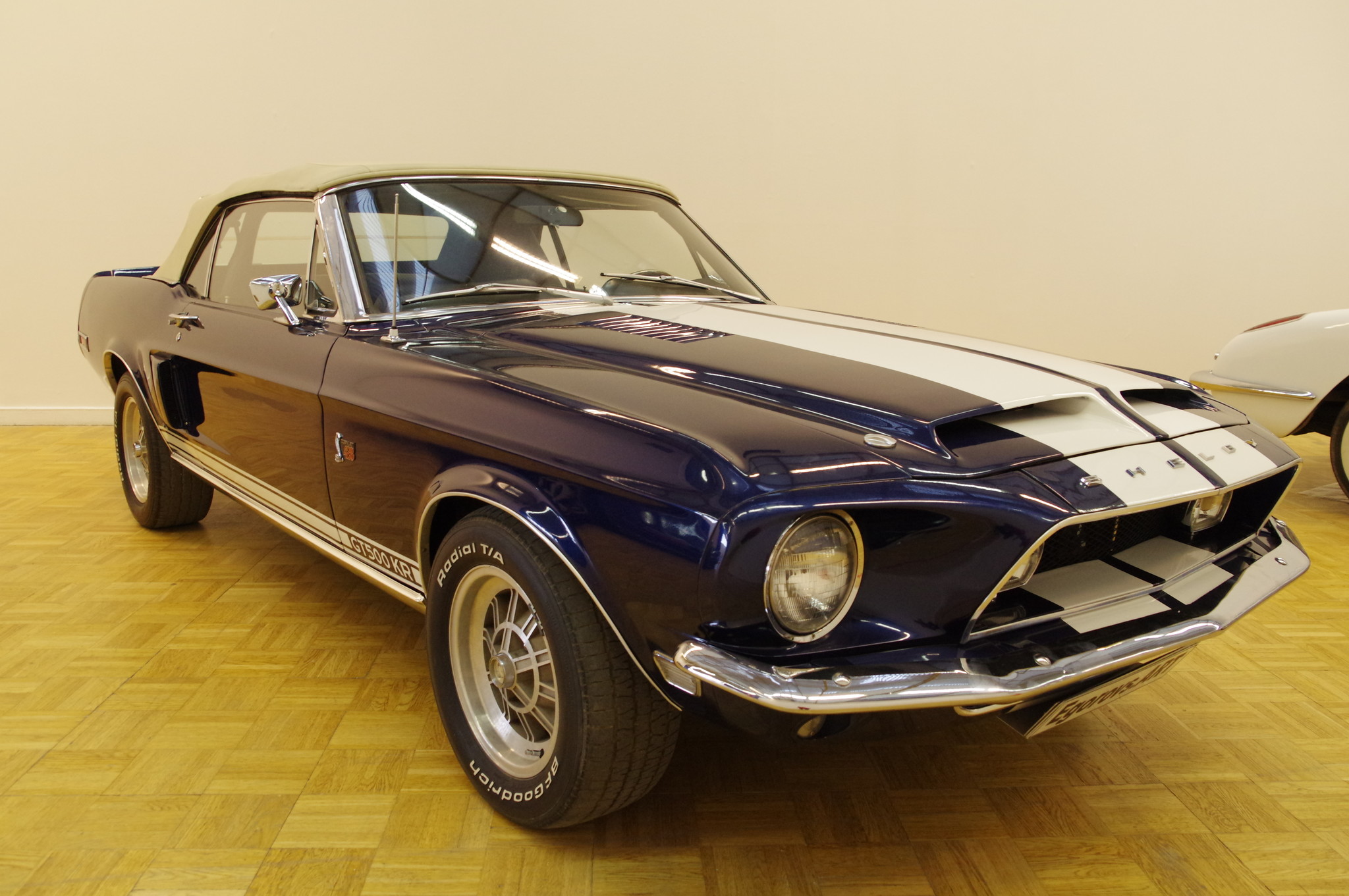 Автомобиль Ford Mustang Shelby Cobra GT500 KR Convertible