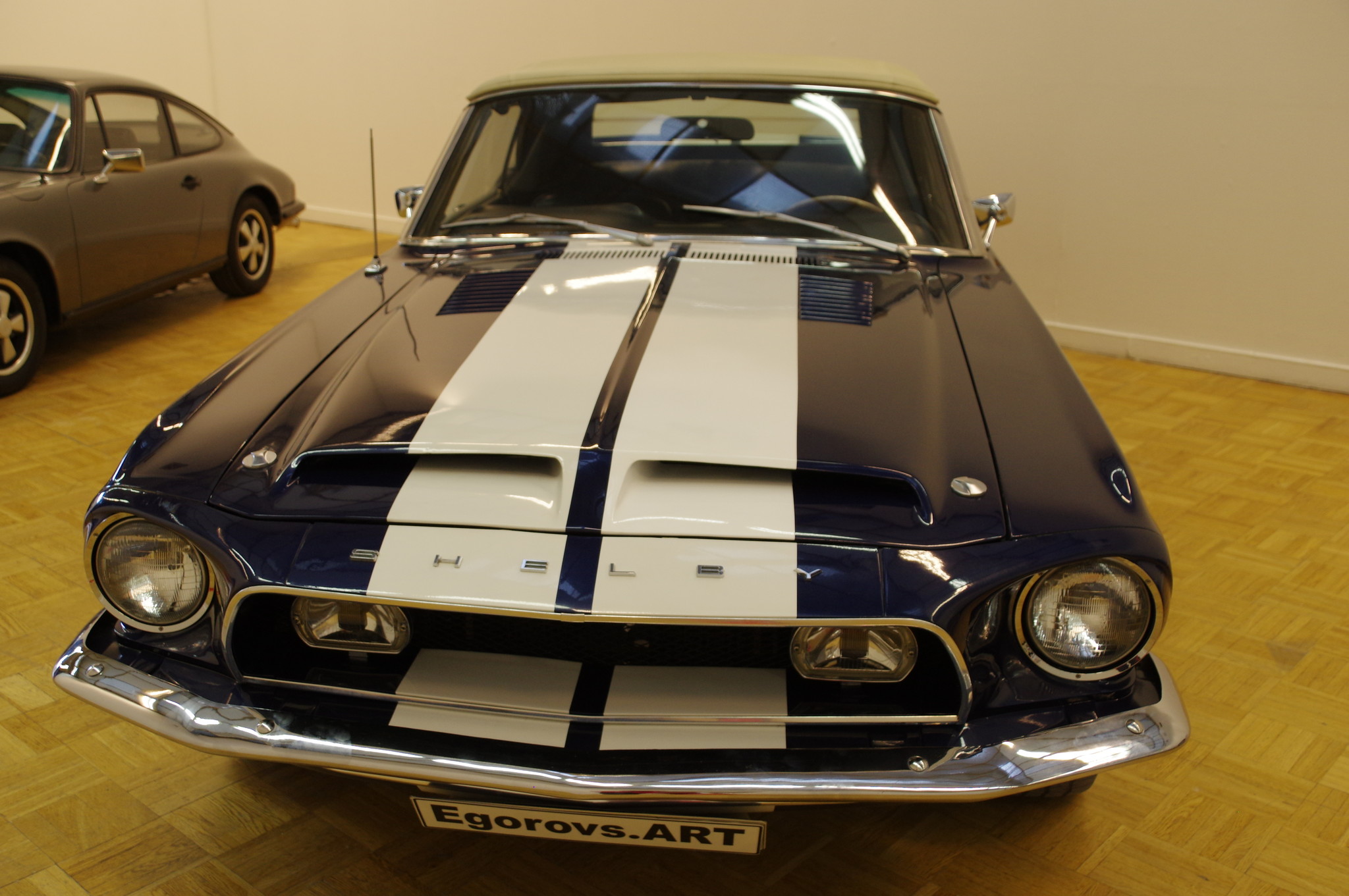 Автомобиль Ford Mustang Shelby Cobra GT500 KR Convertible 1968 года