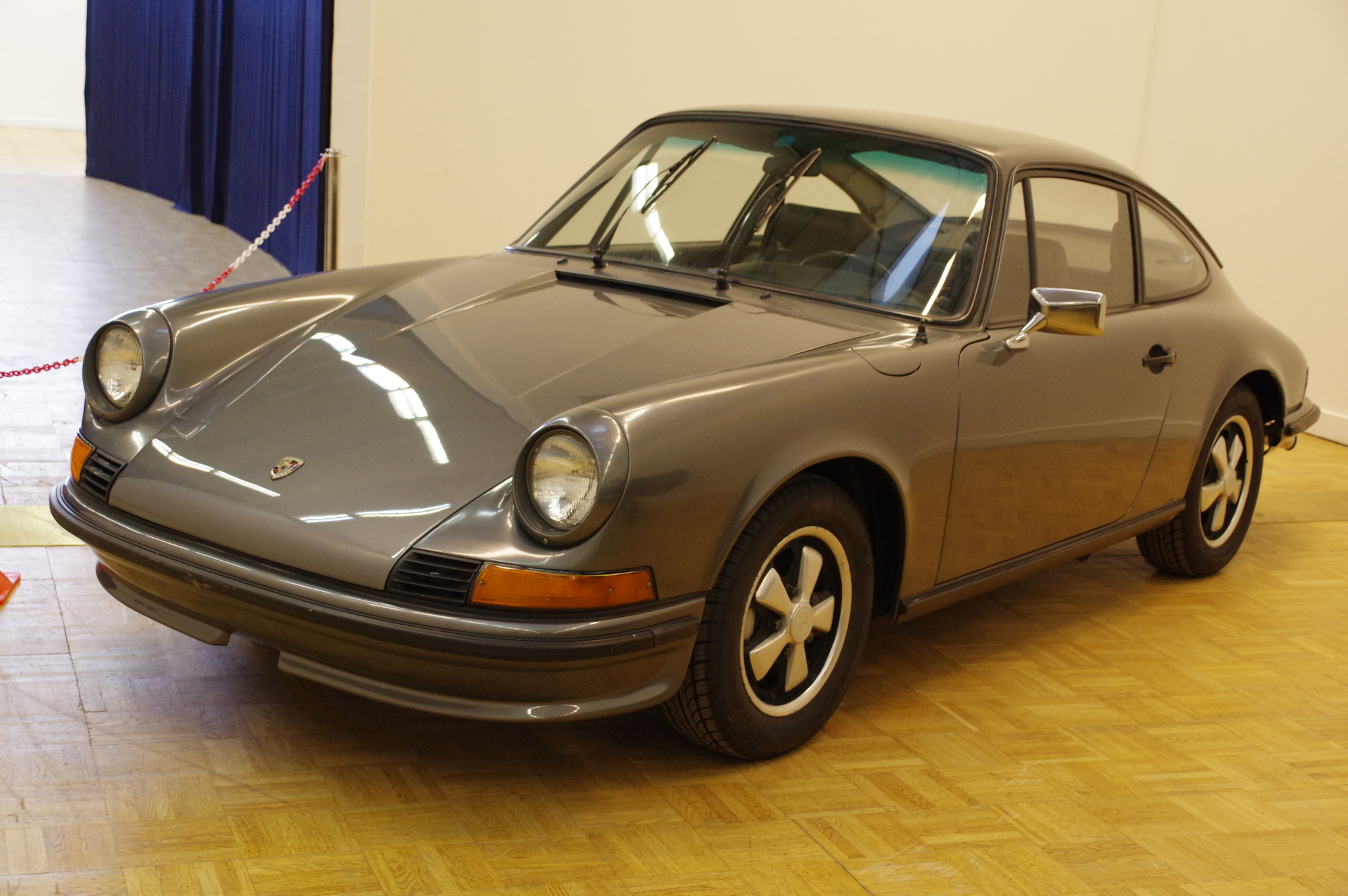 Автомобиль Porsche 911T 1969 года