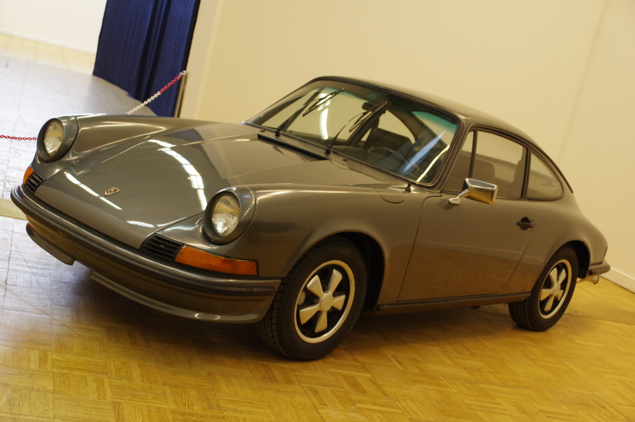 Автомобиль Porsche 911T 1969 года