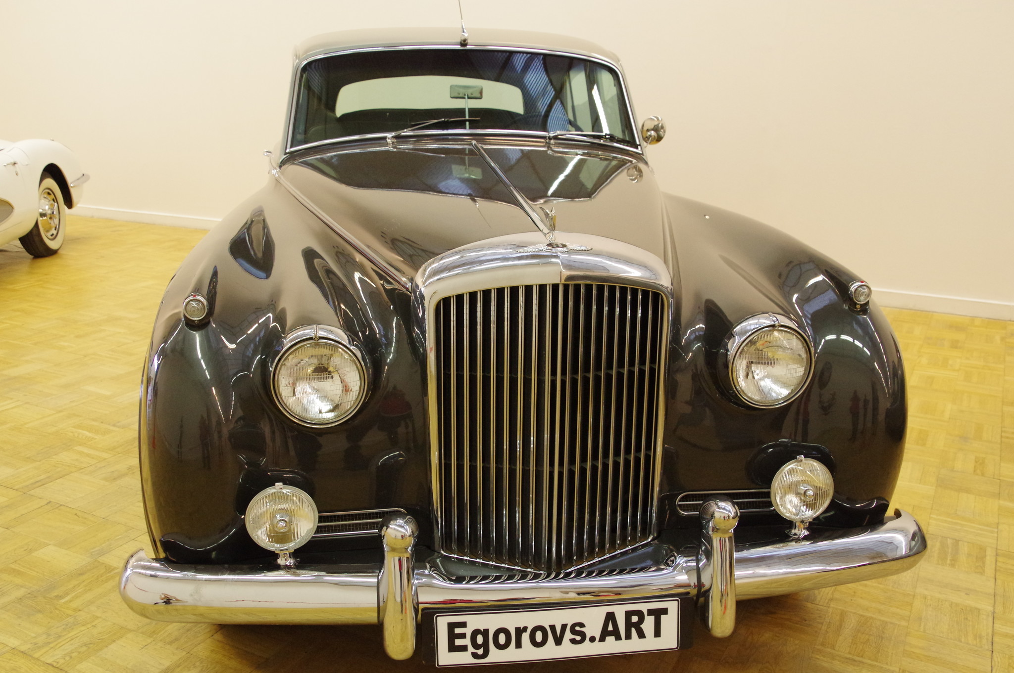 Автомобиль Bentley S1