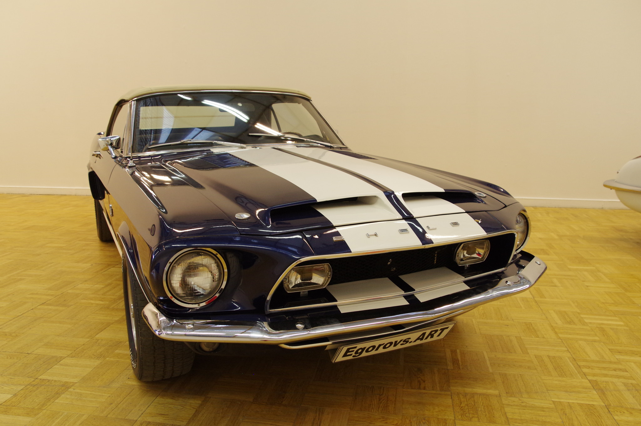 Автомобиль Ford Mustang Shelby Cobra GT500 KR Convertible 1968 года