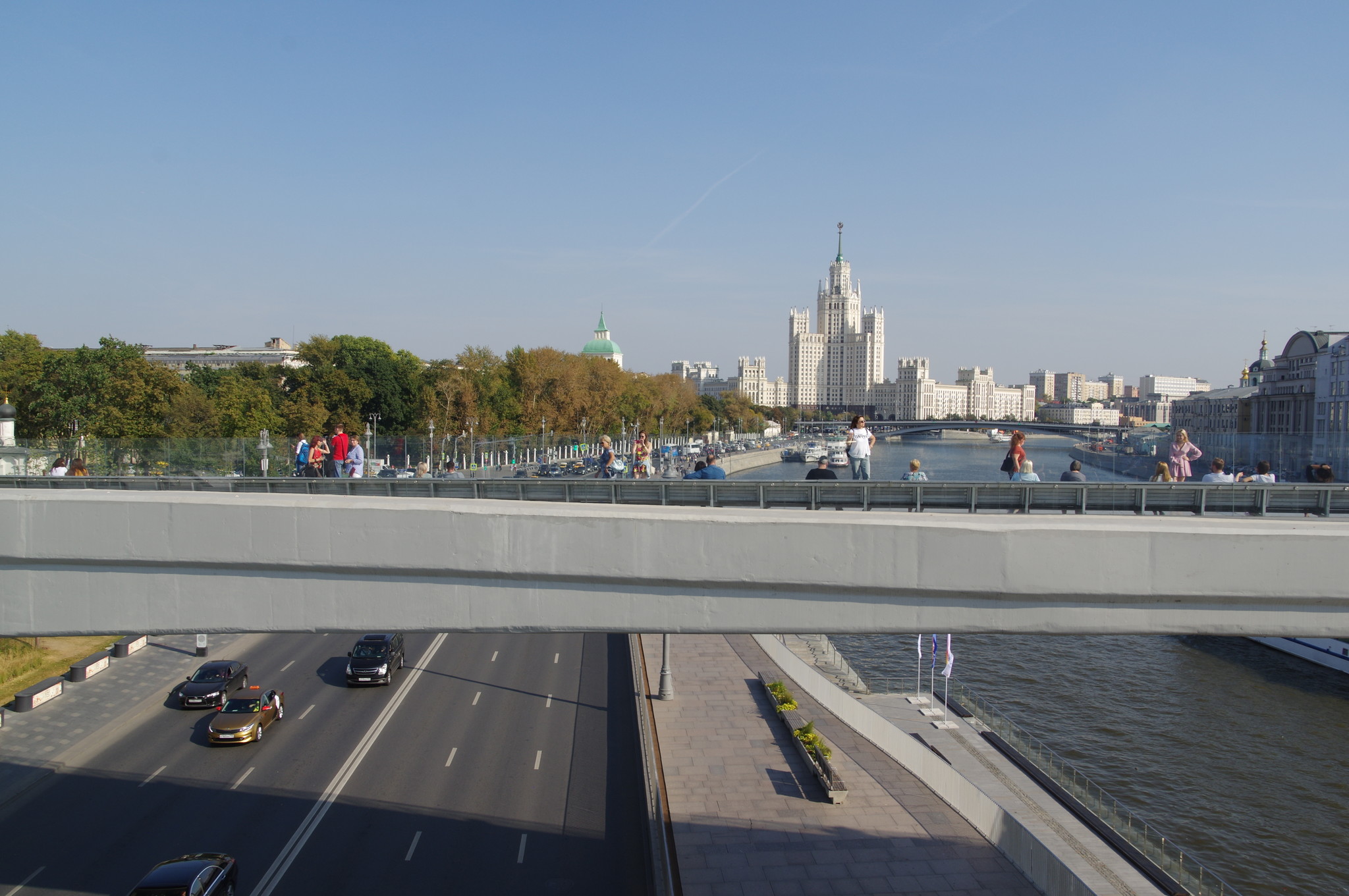 Парящий мост в парке «Зарядье»