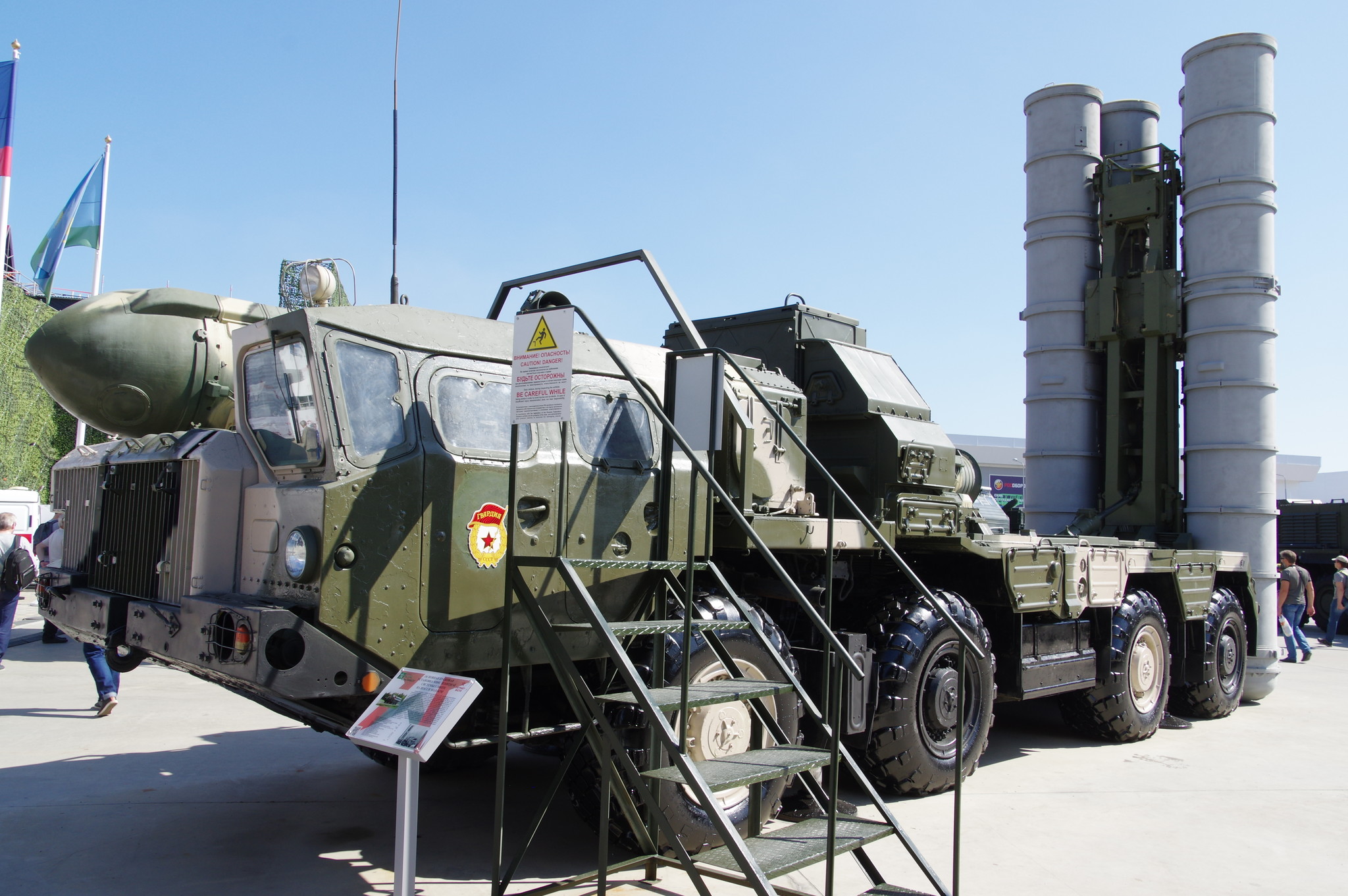 Основная пусковая установка 5П85С зенитной системы С-300ПМ на шасси МАЗ-543М