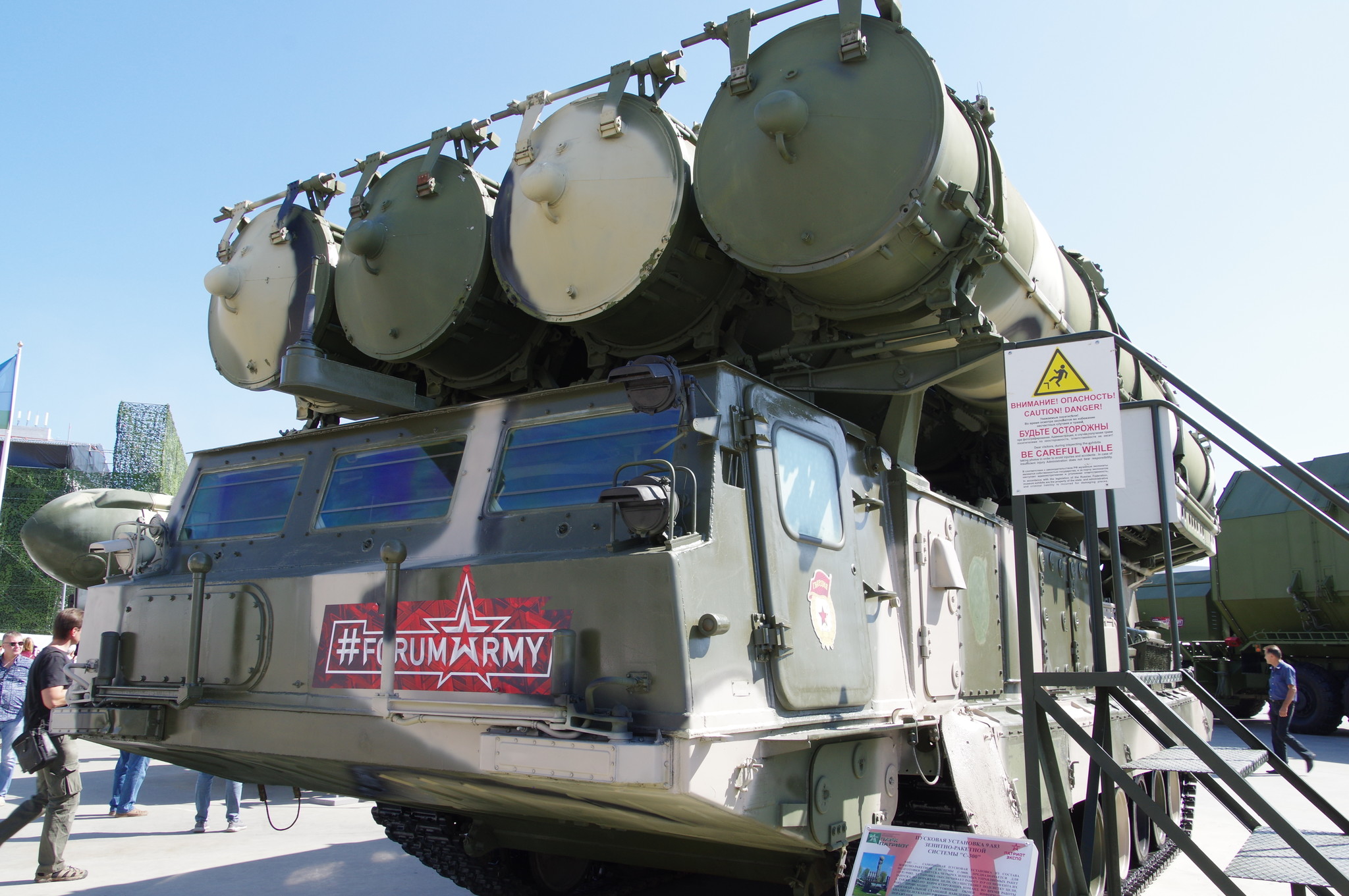 Самоходная пусковая установка 9 А83 из состава зенитно-ракетной системы С-300В