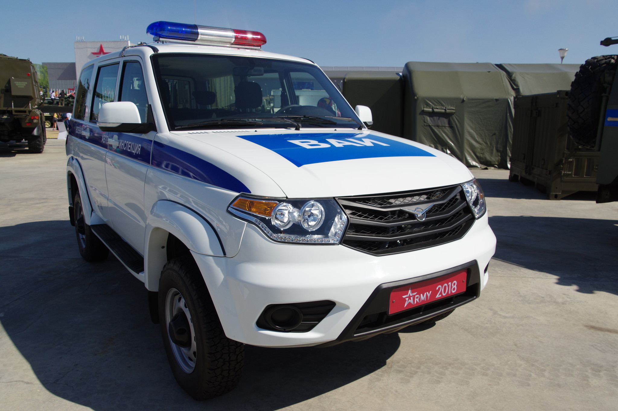 Автомобиль дорожно-патрульной службы военной автомобильной инспекции УАЗ-3163-103-62