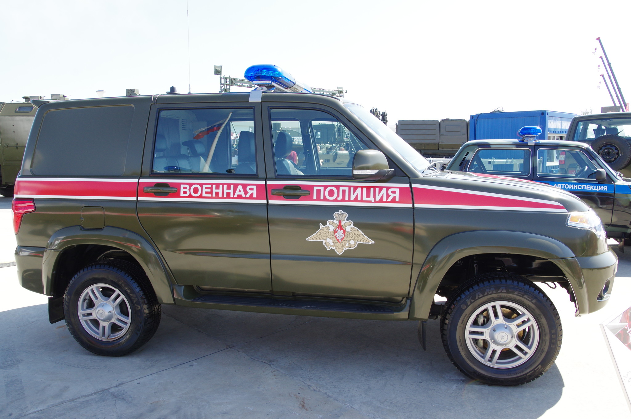 Специальный автомобиль военной полиции УАЗ-3163-103-62