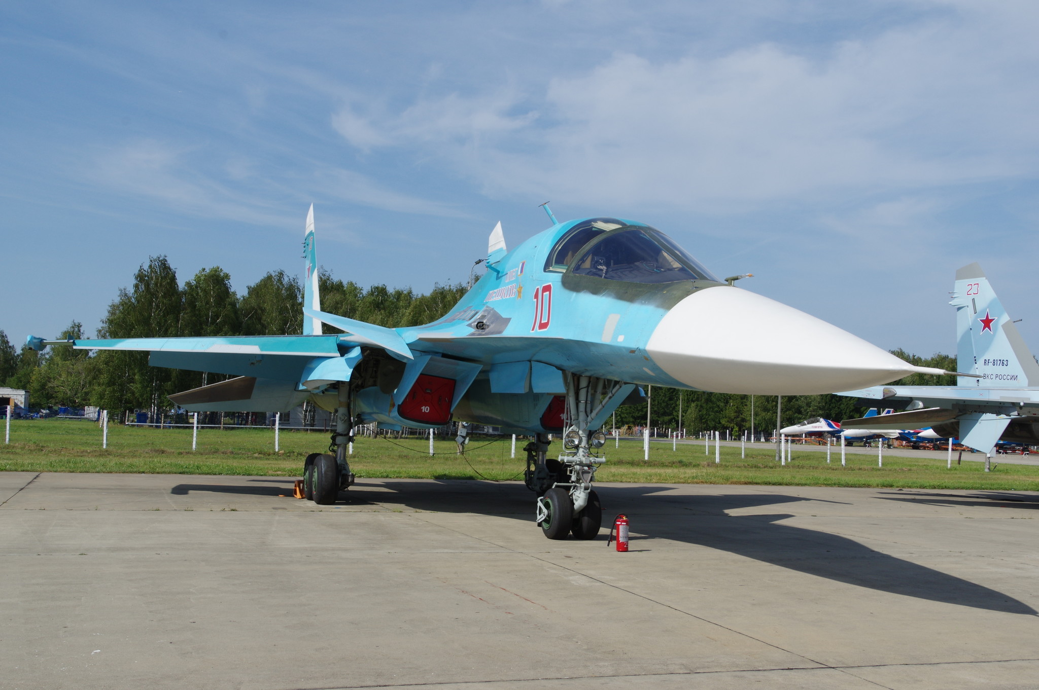 Истребитель-бомбардировщик Су-34