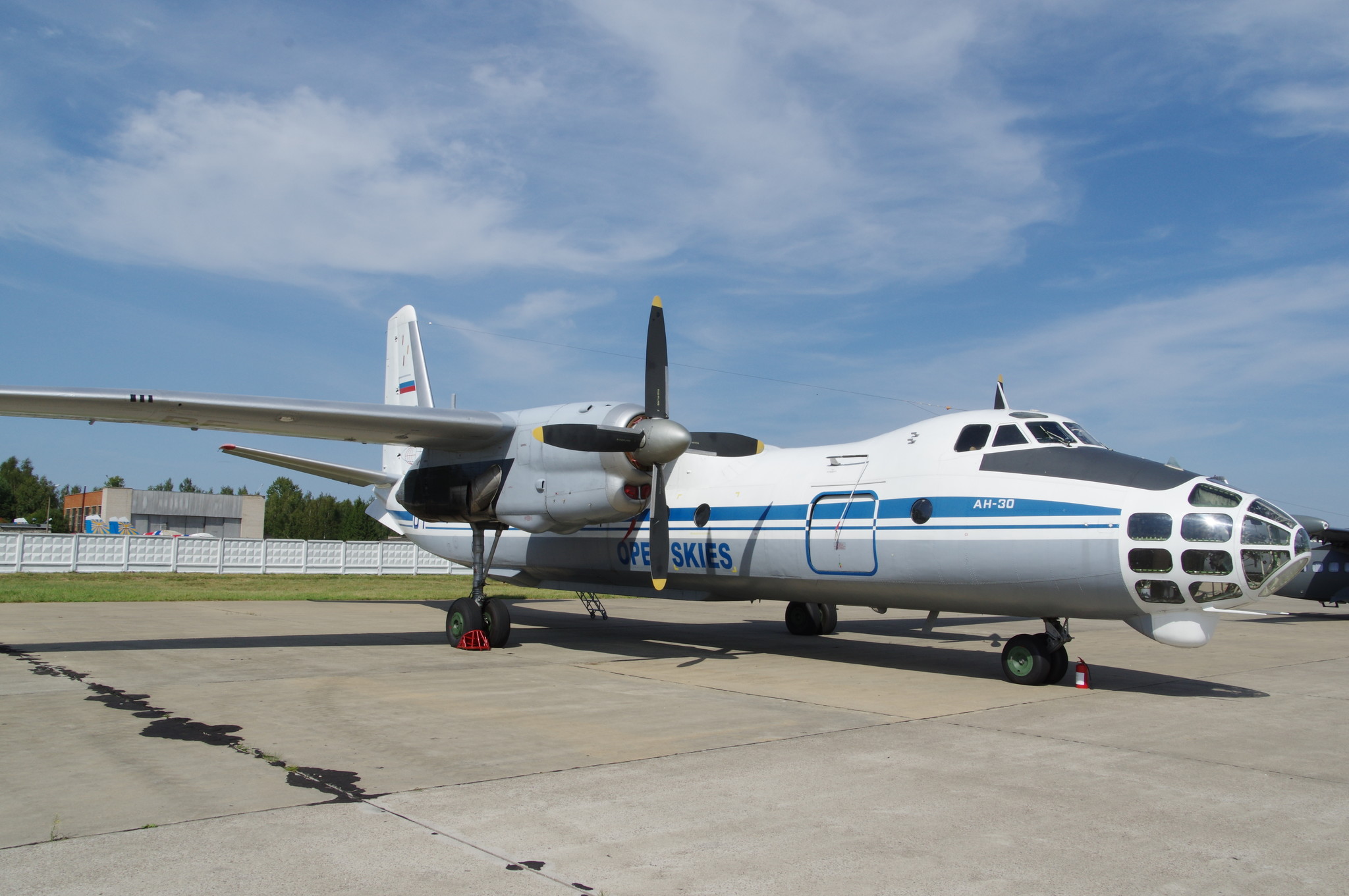 Самолёт воздушного наблюдения и аэрофотосъёмки Ан-30Б