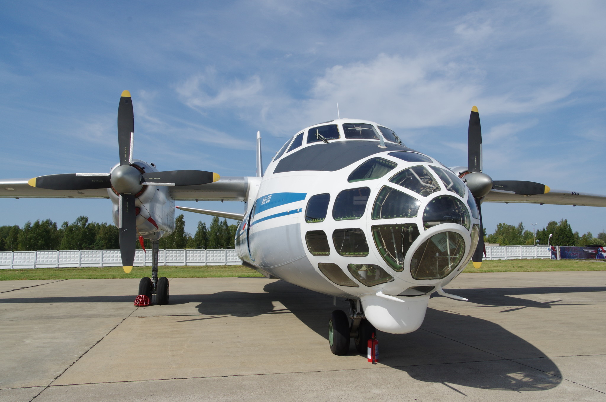 Самолёт воздушного наблюдения и аэрофотосъёмки Ан-30Б