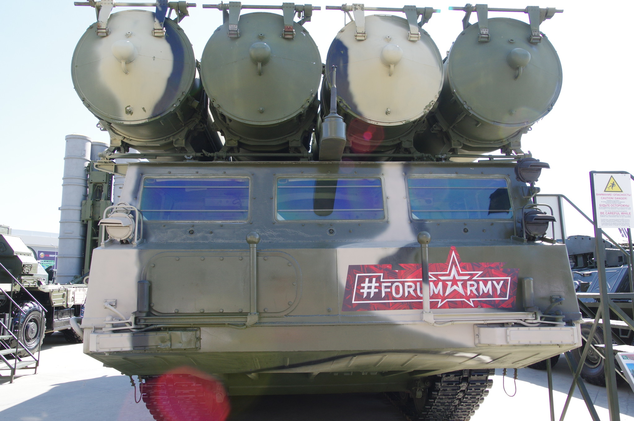 Самоходная пусковая установка 9 А83 из состава зенитно-ракетной системы С-300В
