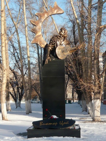 Памятник цою в барнауле фото В Барнауле установили памятник Виктору Цою - Последний "ГЕРОЙ", пользователь Ele