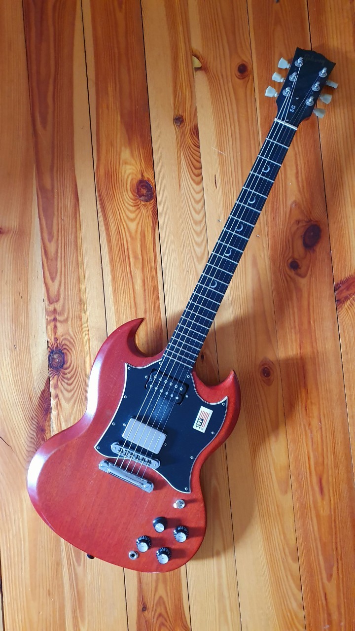 gibson sg crescent moon