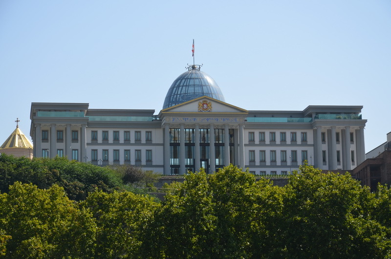 h-2596.jpg