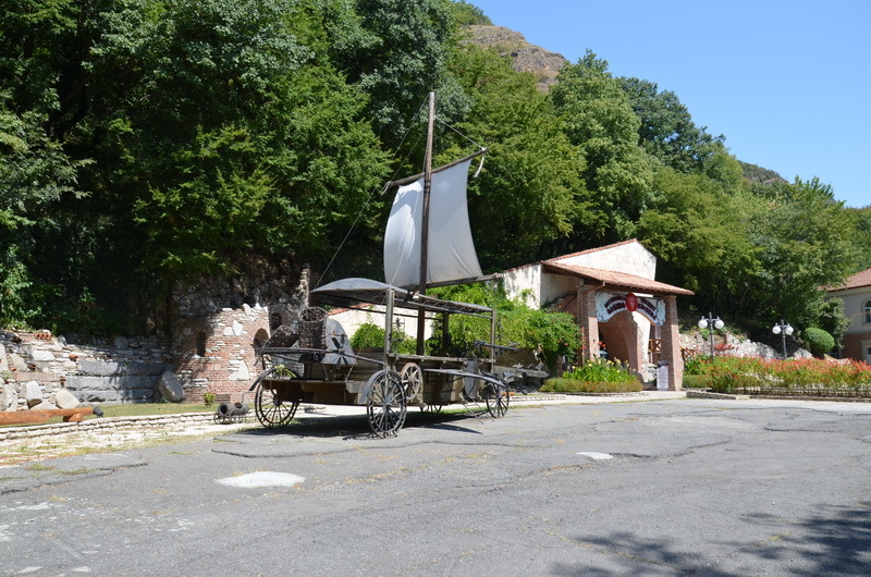 h-2677.jpg