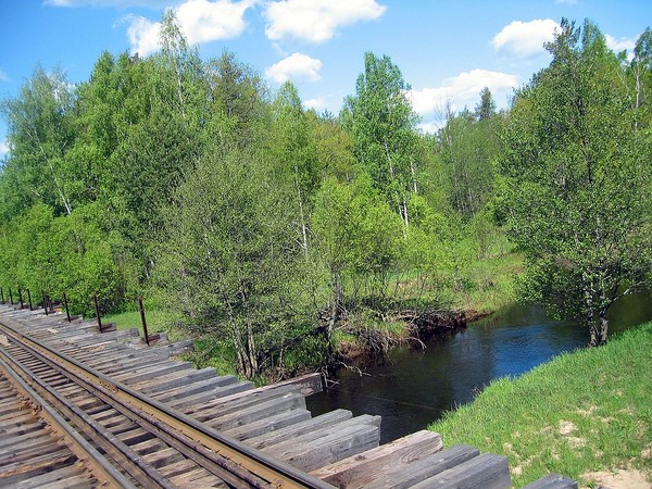 Narrow-gauge_railroad_bridge ...