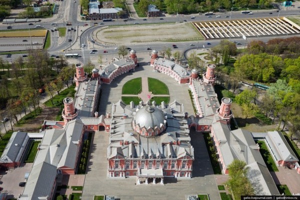 Петровский дворец главный зал казаков