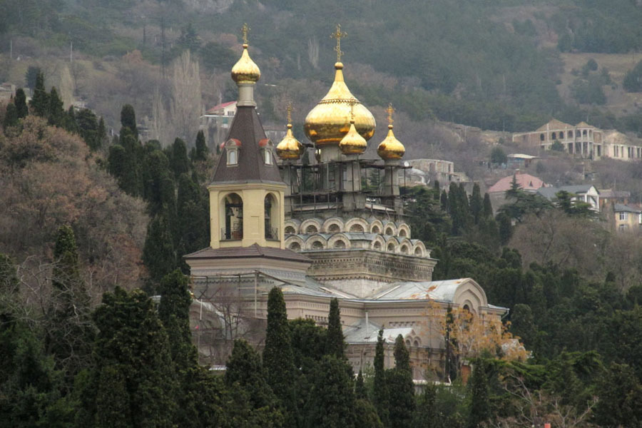 Алупка храм Архангела Михаила внутри