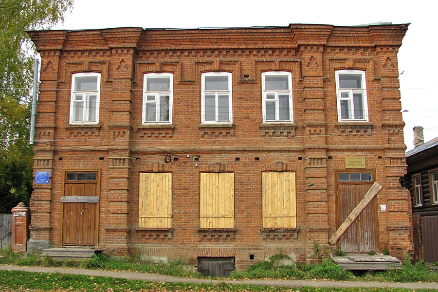 Подслушано чердынь. Уездный город Чердынь. Барахолка Чердынь. Чердынь городская баня. Магазин Дубрава Чердынь.