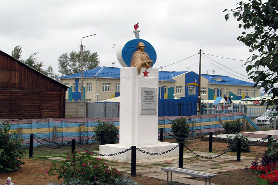 Иволгинск бурятия. Село Иволгинск Бурятия. Сквер в Иволгинске. Памятник в Иволгинске. Памятники в Иволгинском районе.