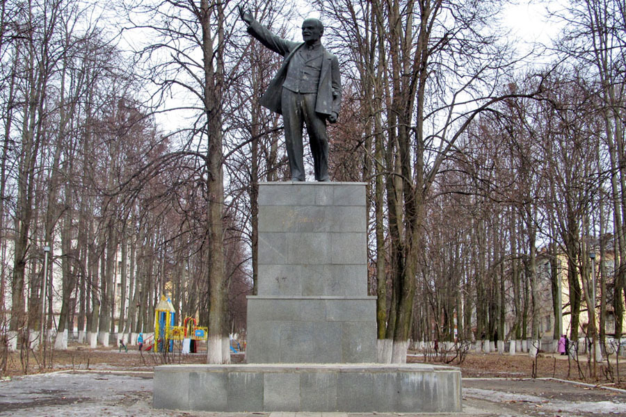 Площадь кольчугино. Памятник Серго Орджоникидзе в Кольчугино. Памятник Ленину в Кольчугино. Памятник Орджоникидзе Кольчугино. Памятник Кольчугину в Кольчугино.