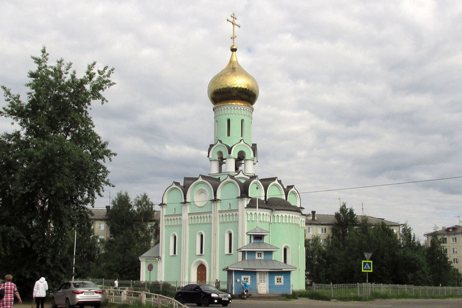 Новодвинск. Зеленая Церковь Новодвинск. Новодвинск площадь. Площадь Ленина Новодвинск. Новодвинск достопримечательности города.