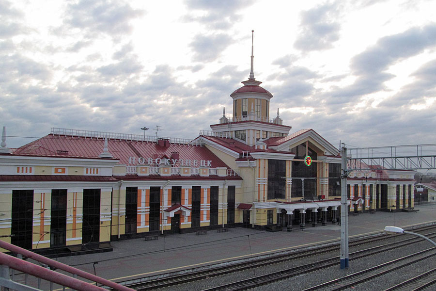 Вокзальная площадь. Новокузнецк 1618 год. Кузнецк Привокзальная площадь. Привокзальная площадь Новокузнецк. Кузнецк Новокузнецк.