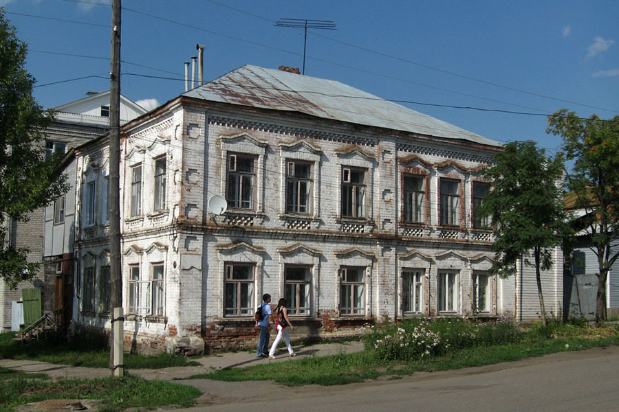 Алатырь чувашская республика. Чувашская Республика, Алатырь, ул. Радищева, 17. Дом купца Лебедева Алатырь. Чувашия город Алатырь старые здания. Ямская Алатырь.