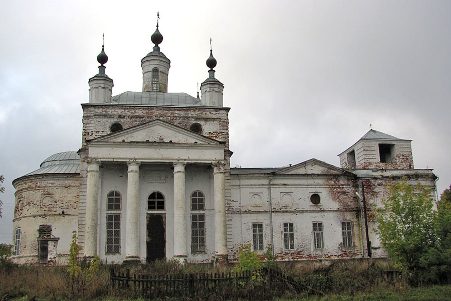 Горбатов нижегородская. Троицкий собор Горбатов Нижегородская область. Церковь в Горбатове Нижегородской области. Горбатов. Церковь Троицы Живоначальной. Склеп город Горбатов Нижегородской области-.