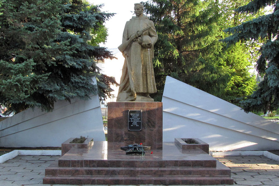 Памятник солдату город. Мемориал воинской славы грязи. Аллея героев город грязи. Мемориал неизвестного солдата в Ставрополе. Мемориал неизвестному солдату грязи.