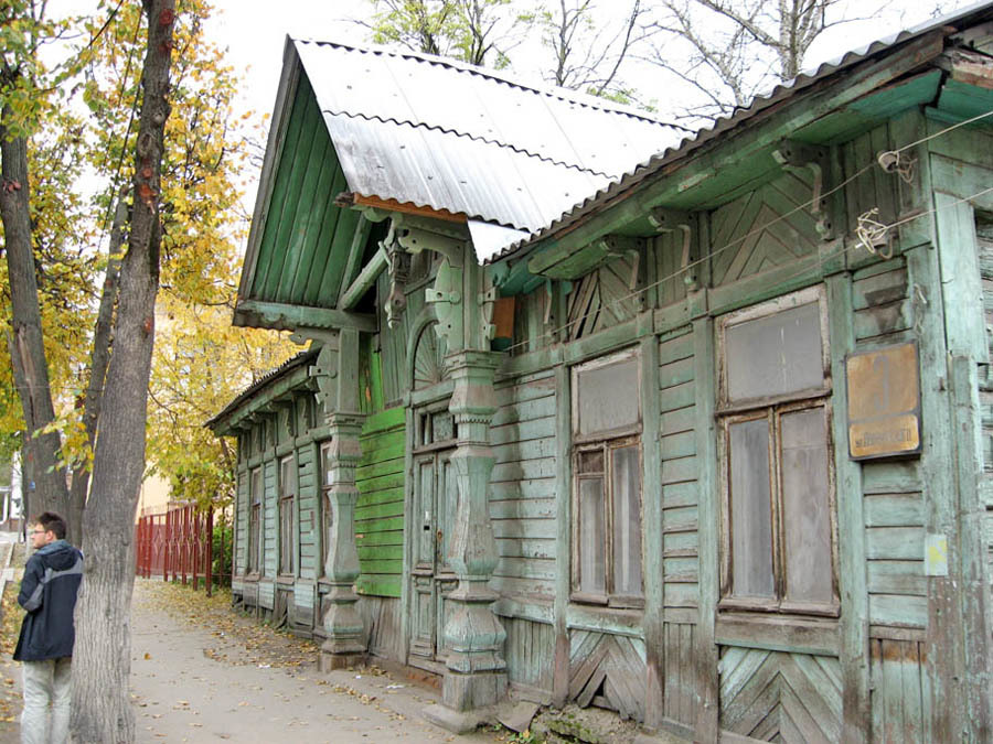 Калужские дома. Старый дом Калуга -область -области -усадьба. Старинные здания Калуги. Калуга улица Луначарского памятники архитектуры. Калуга старинные дома.