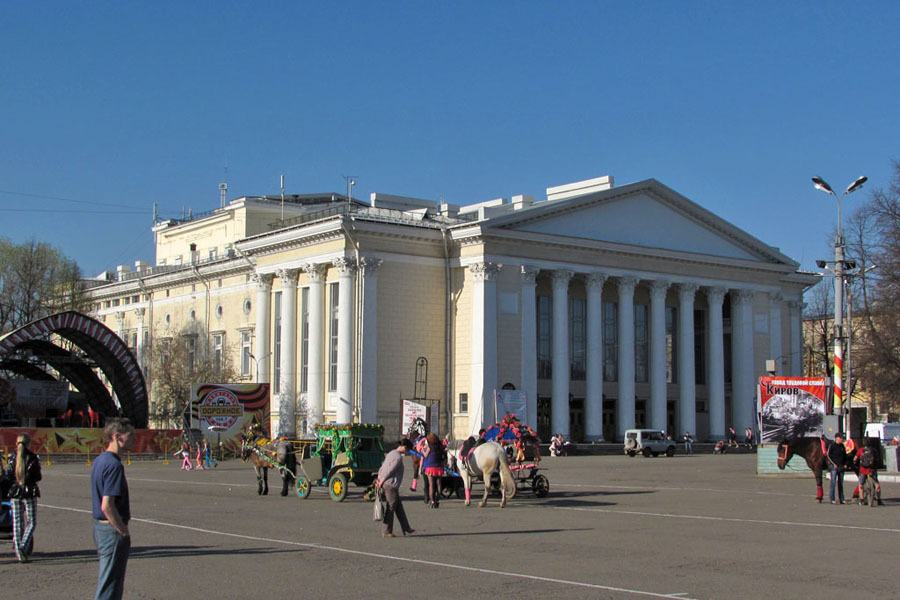 Кировская площадь. Драм театр и Театральная площадь Киров. Достопримечательности Кирова Театральная площадь. Киров Кировская область Театральная площадь. Театральная площадь Киров летом.