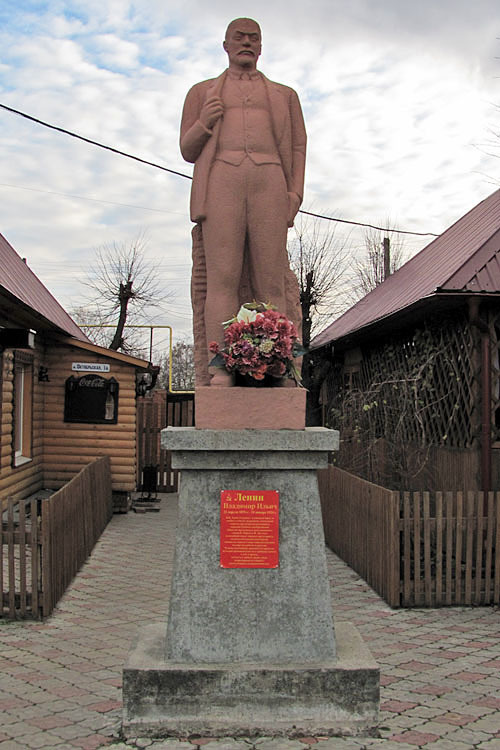 Памятник Пушкину в Лежнево Ивановской области