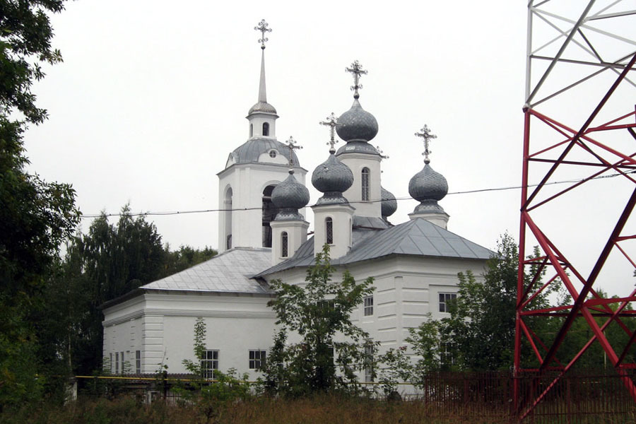 Наволоки. Наволоки Церковь. Наволоки храм Успенский. Успенский храм город Наволоки. Наволоки церкви неправославные.