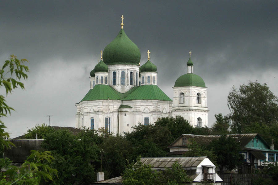 Новгород северский. Новгород Северский собор. Успенский собор в Новгороде-Северском. Новгород Северск. Храмы Новгород Северский.