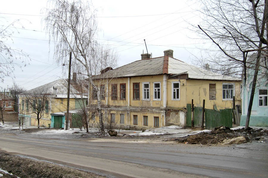 Белгородский «Оптхимэкспорт» должен 4,3 млн рублей за слив масла на территорию жилых домов
