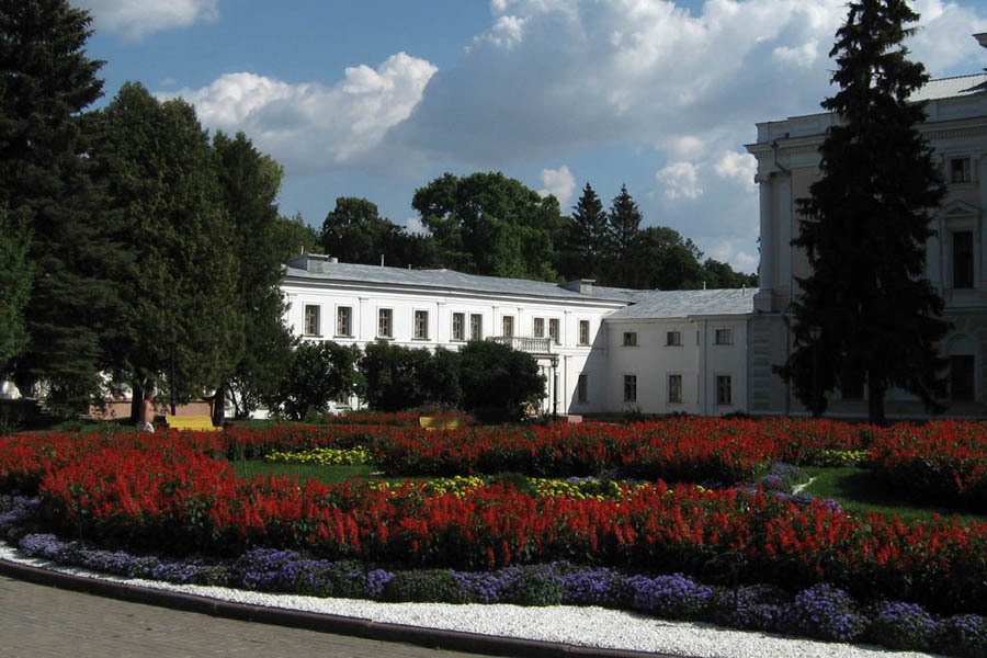 Рыльск больница. Усадьба Хостака Рыльск. Рыльск усадьба Марьино. Усадьба Марьино Бронницы. Рыльск санаторий Марьино.