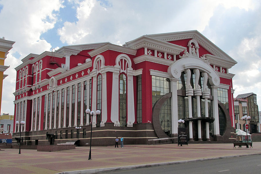 В саранске недорого. Саранск центр. РНИИЦ Саранск. Камень центр Саранск. Саранск центр дом красный.