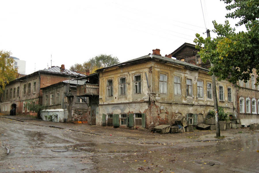 Russian town province. Саратов окраина города. Окраина провинциального города. Саратов улицы окраина. Провинциальные города России.