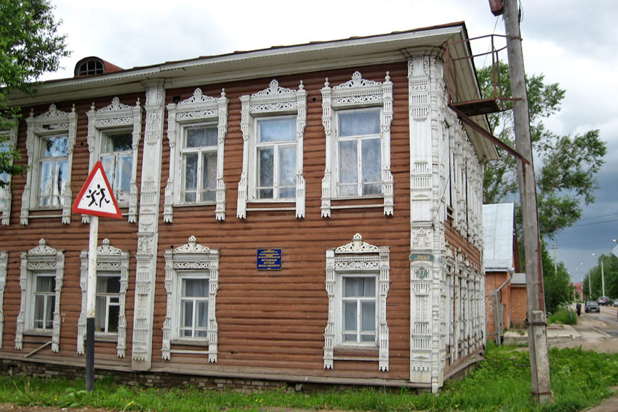 Квартиры в тотьме. Дом купца Кузнецова Тотьма. Тотьма Володарского. Улица Володарского Тотьма. Тотьма Вологодская область улица Володарского.