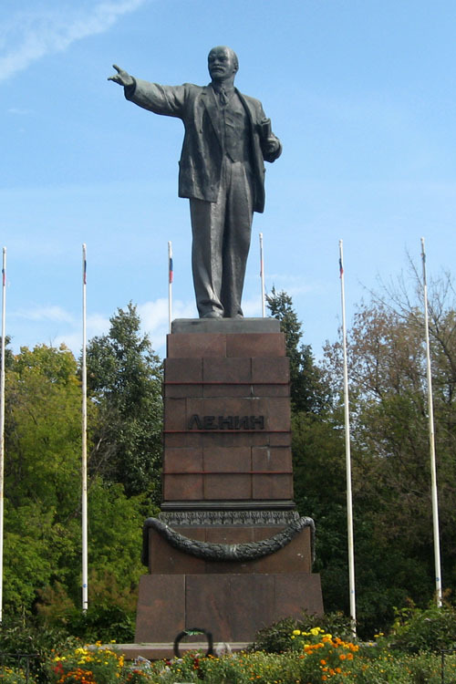 Город ясногорск. Ясногорск Тульская обл. Памятник в. и. Ленину город Ясногорск Тула. Достопримечательности Ясногорска Тульской. Памятник Ленину в г. Ясногорске Тульской области.