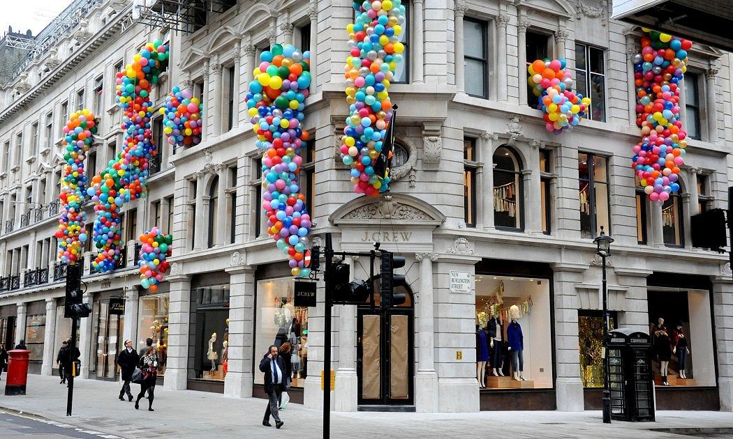 Shop and shopping in london. Слоун стрит Лондон. Слоун сквер Лондон. Regent Street London. Regent Street shops.