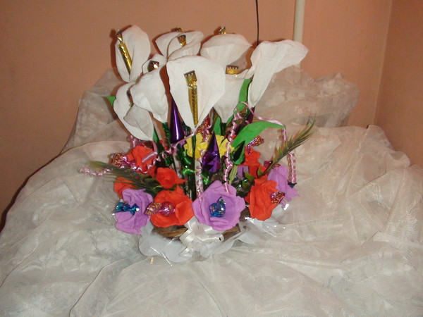 букет с белыми каллами + розы