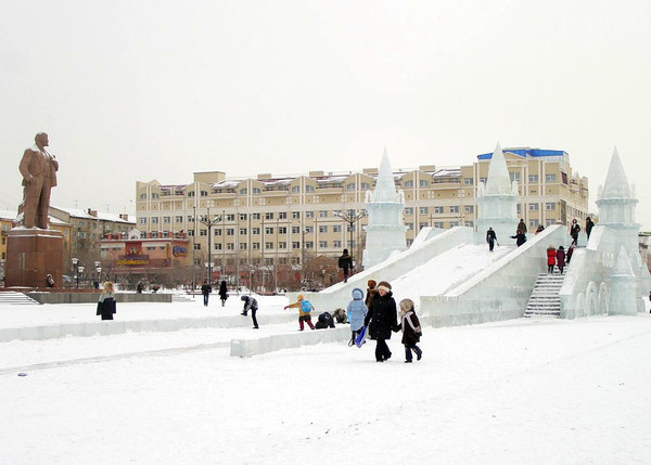 В каком году проходили зимние. Площадь Ленина Чита щима. Площадь Ленина Чита зима. Площадь им Ленина Чита зимой. Чита площадь Ленина зима вид сверху.