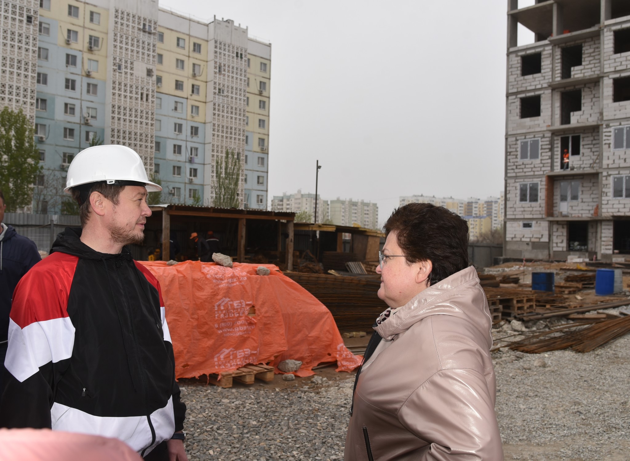 В Астрахани на Бабаевского строят дом для переселенцев из ветхого жилья |  28.04.2021 | Астрахань - БезФормата